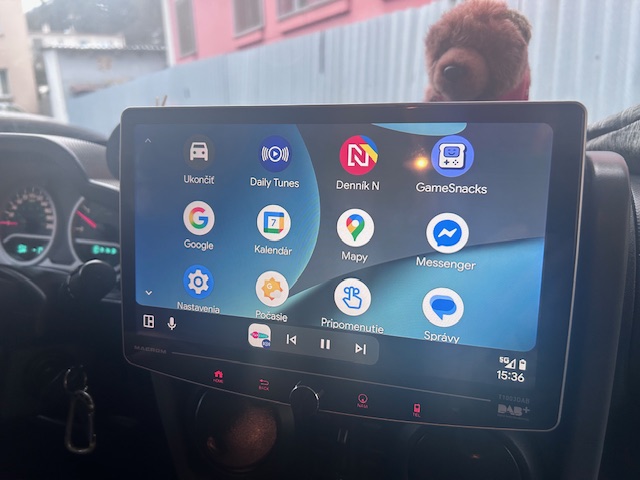Autorádio Macrom T1003DAB- multimediálne s android systémom a carplay funkciou.