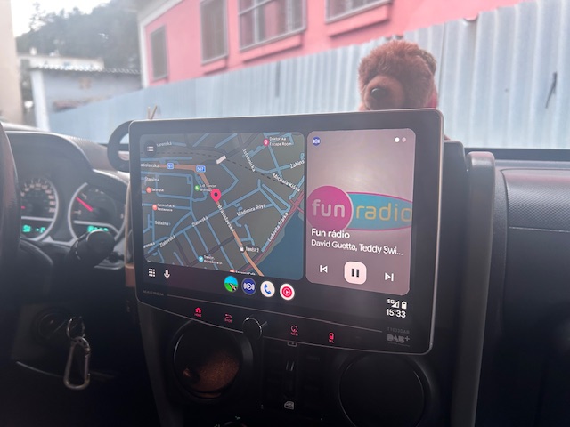 Autorádio Macrom T1003DAB- multimediálne s android systémom a carplay funkciou.