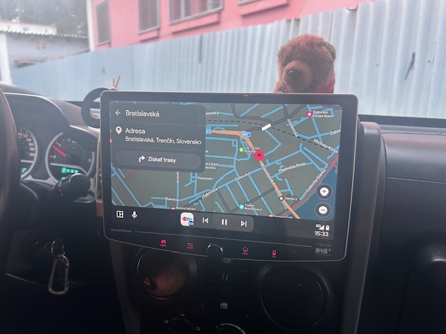 Autorádio Macrom T1003DAB- multimediálne s android systémom a carplay funkciou.