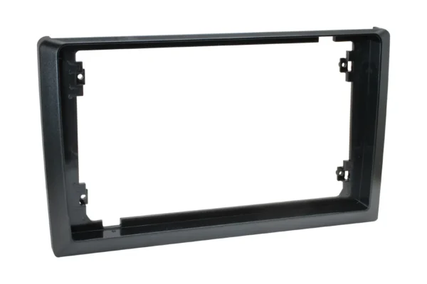Adaptér pre inštaláciu 9" rádia do rámčeku s 10" otvorom.
