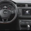 Plastový rámik pre 10´´ autorádiá VW Tiguan (2016-2021) - čierna lesklá